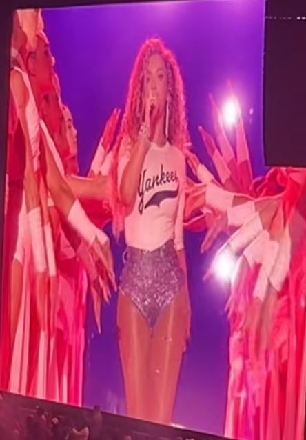 Jay-Z Rihanna Beyoncé Yankee Stadium (photo 2 of 2)