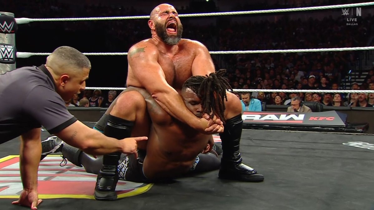 Rusev makes Je'Von Evans pass out WWE LIVE DALLAS Rusev makes Je'Von Evans pass out WWE LIVE DALLAS
