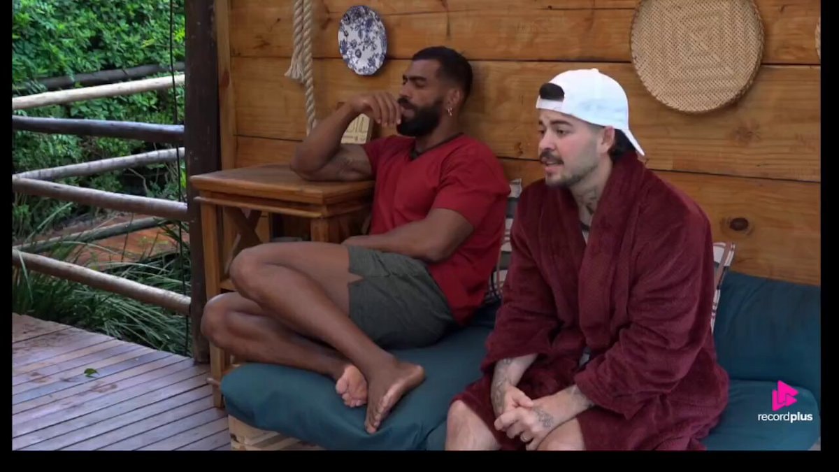 AFazenda Mônica vote for Ana to protect Thaide