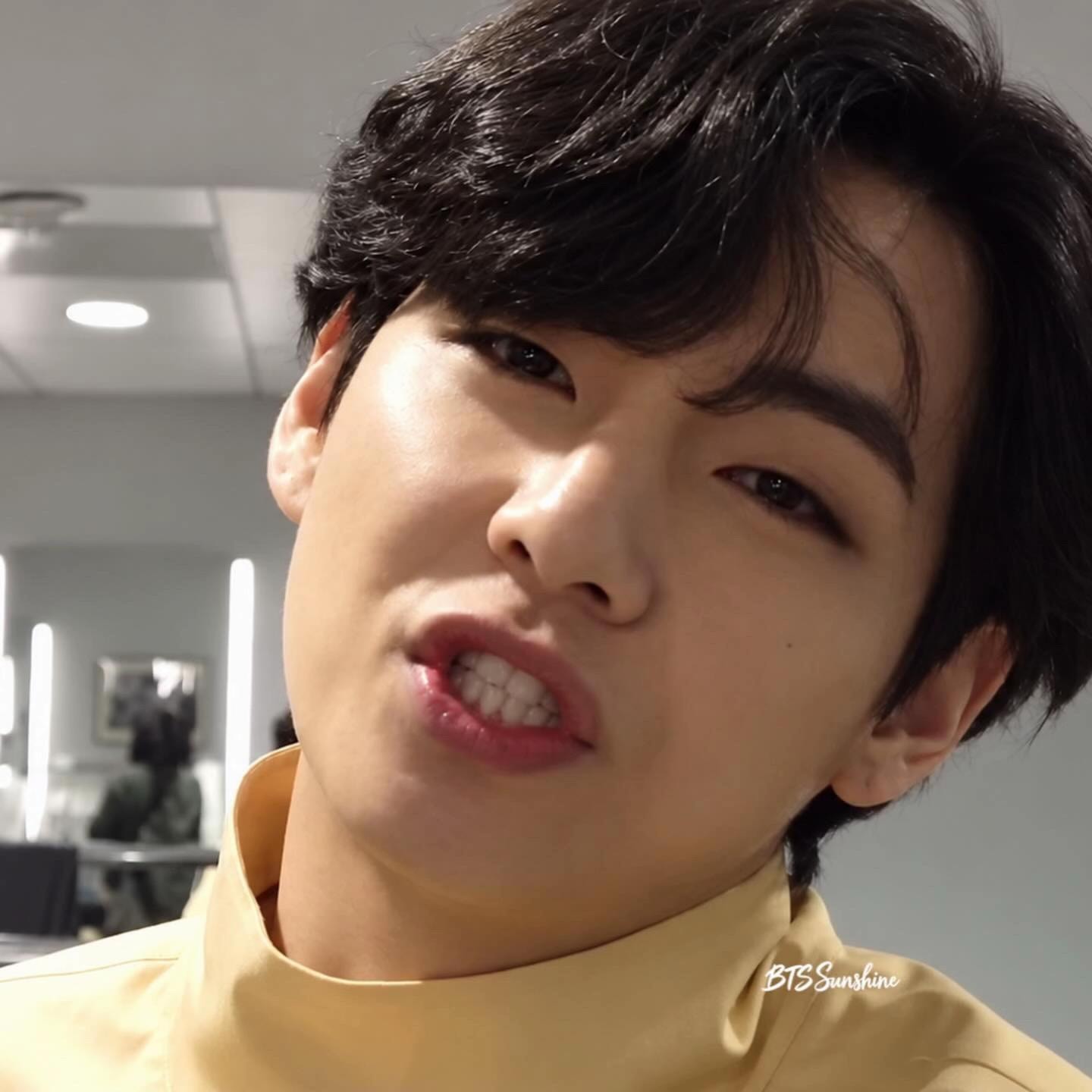 taehyung playful moment