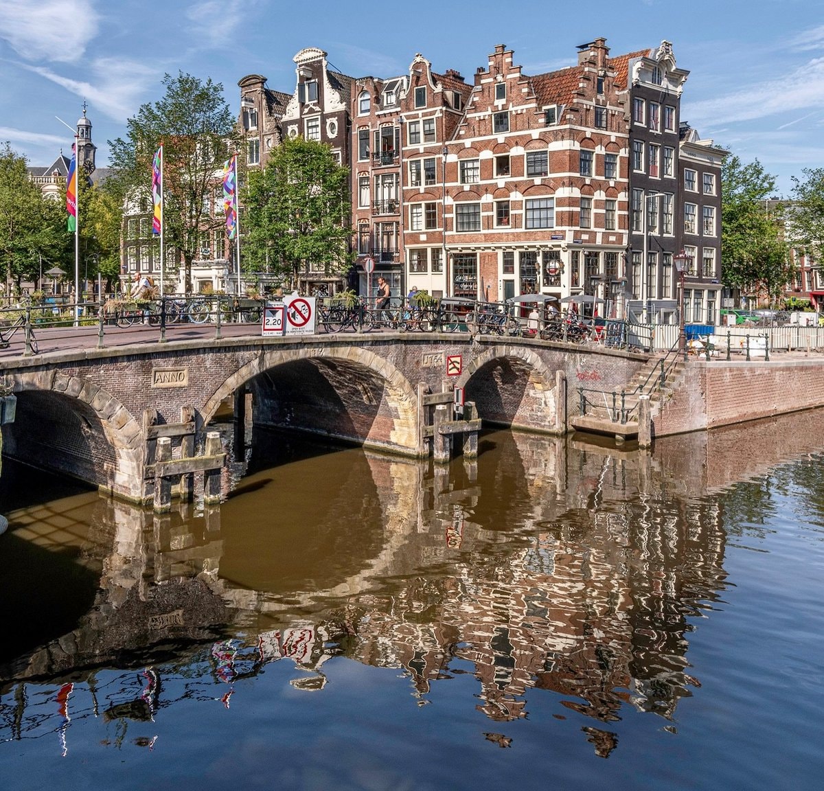 Amsterdam Netherlands canal scene (photo 4 of 4)
