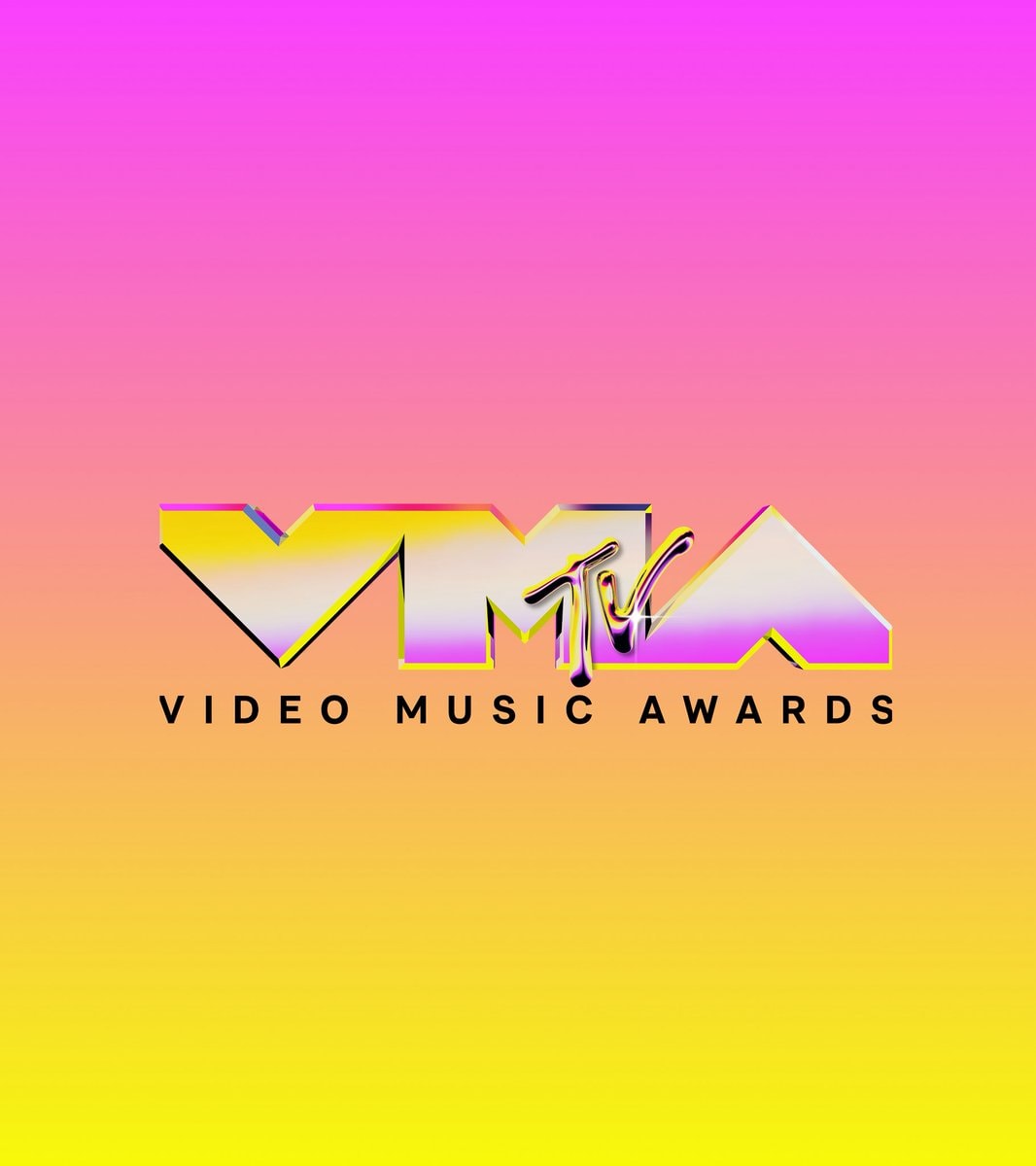 Cardi B VMAs snub Snoop Dogg (photo 2 of 2)