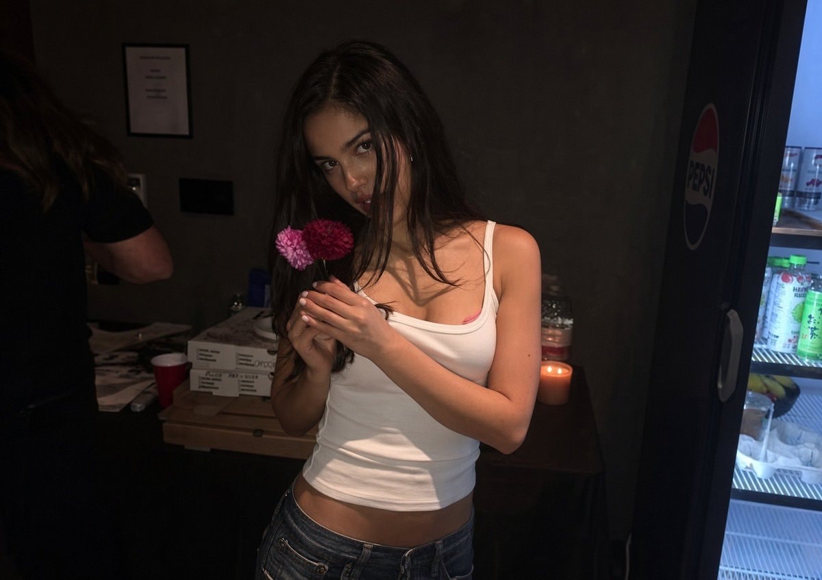 Olivia Rodrigo backstage tour photo Olivia Rodrigo backstage tour photo