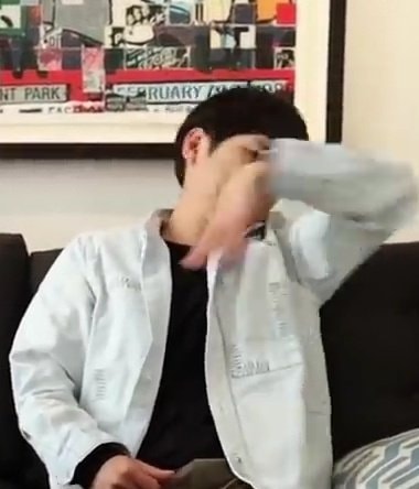 arashiis_mylife denim jacket couch (photo 4 of 4)
