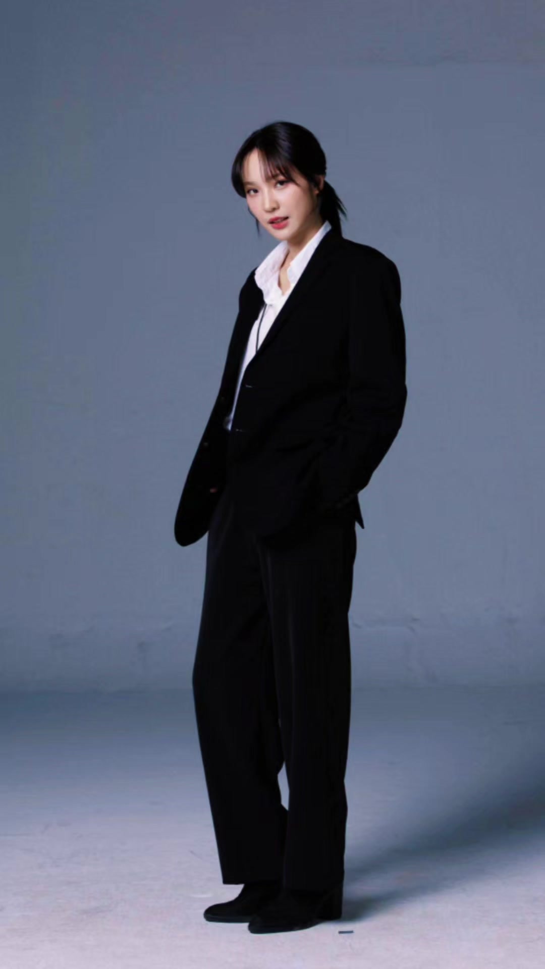 janhae black suit ponytail
