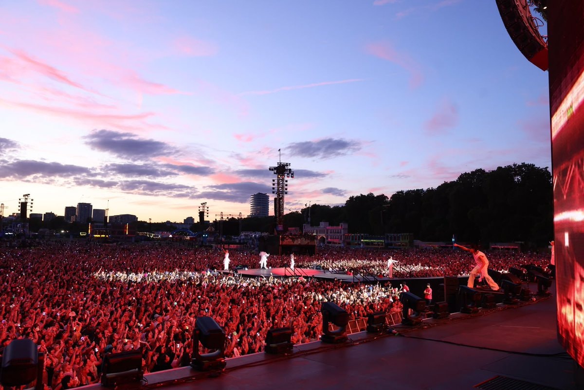 ATEEZ BST Hyde Park headline (photo 2 of 3)