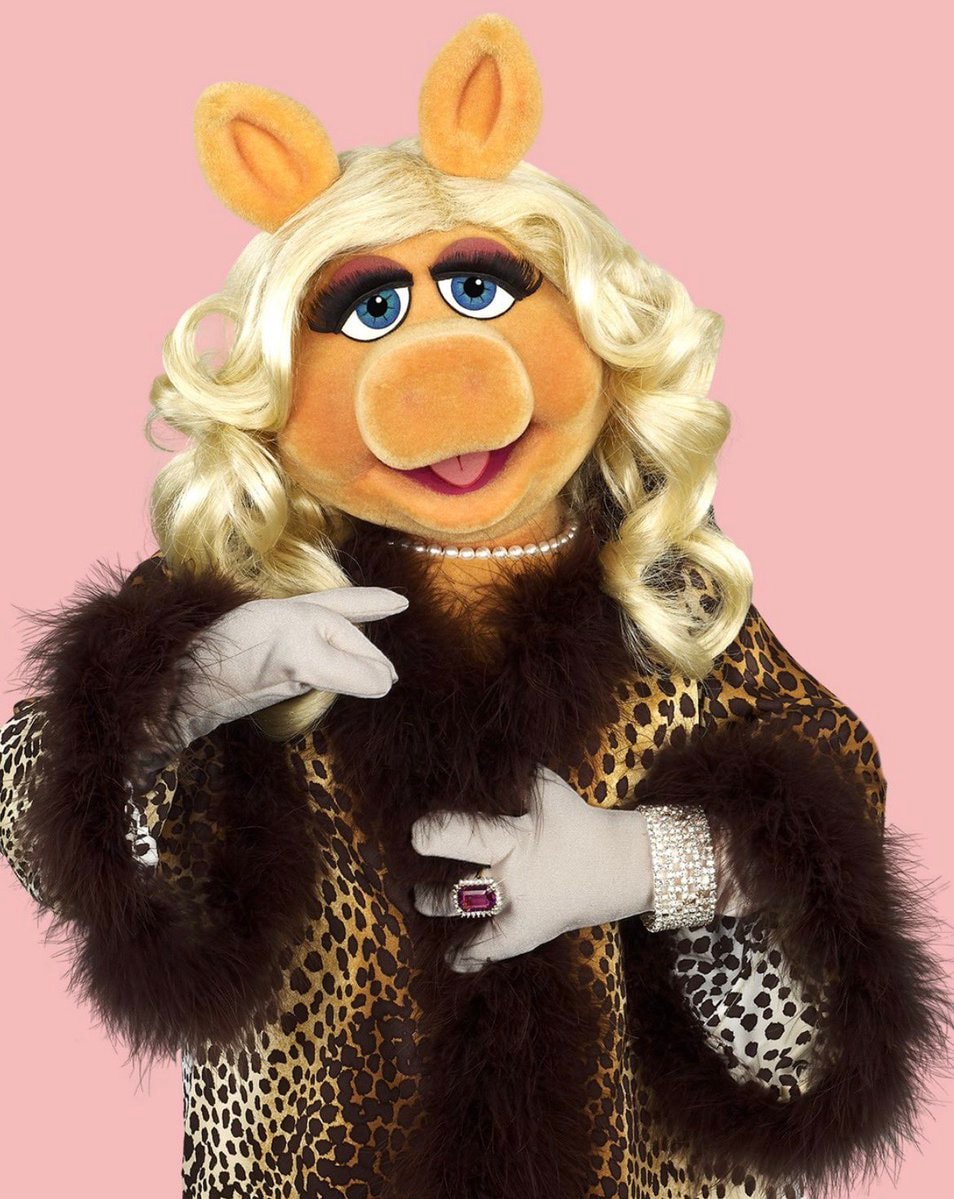 Jennifer Lawrence Emma Stone Miss Piggy (photo 2 of 2)
