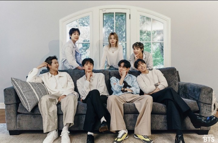 Bruno Mars #1, Ariana Grande #6, BTS #7, Harry Styles #1 live, Post Malone #10 (photo 3 of 4)