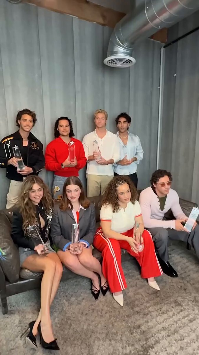 Off Campus cast Fan Favorite Ensemble award