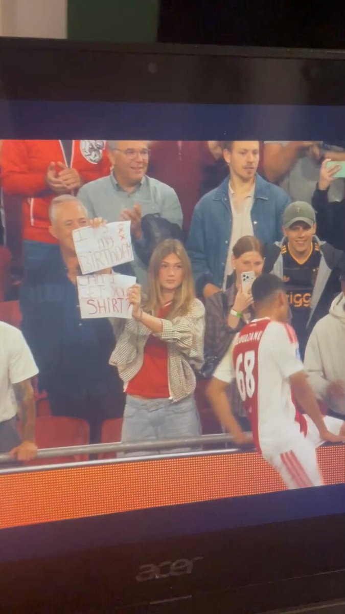stadium crowd interaction
