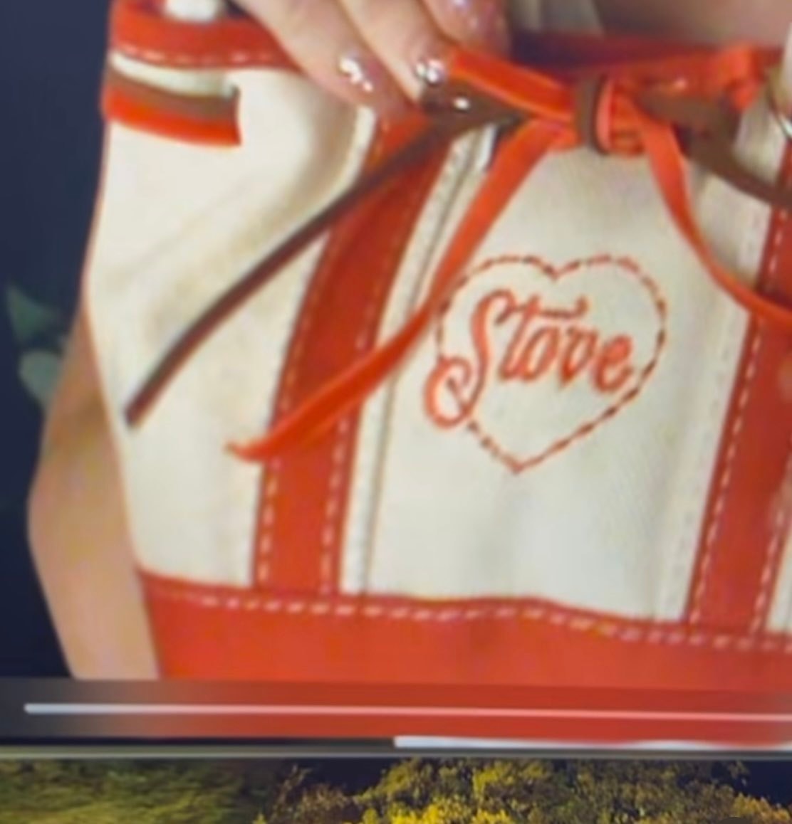 Lana Del Rey Stove (photo 2 of 2)