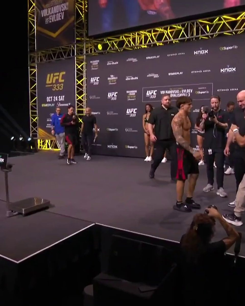 fighter tweaking on stage
