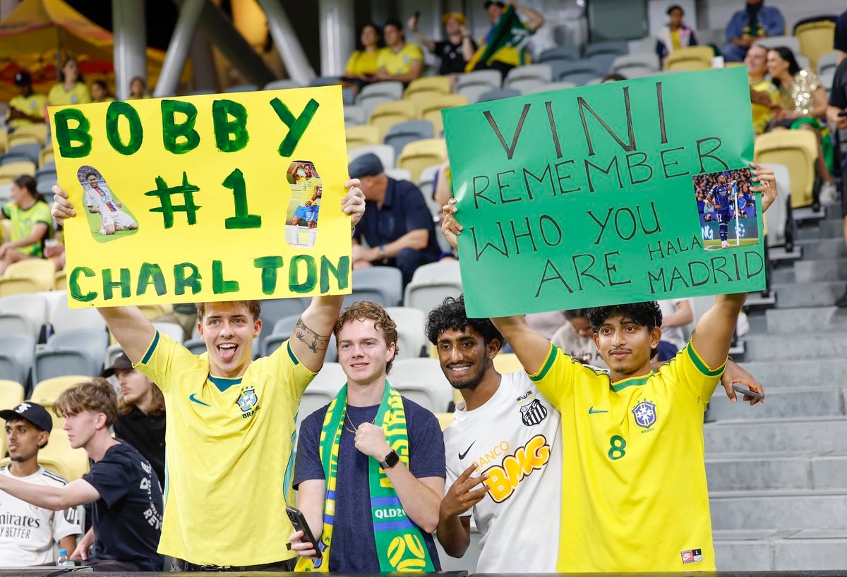 Endrick Vini Bobby Charlton Santos fans Endrick Vini Bobby Charlton Santos fans