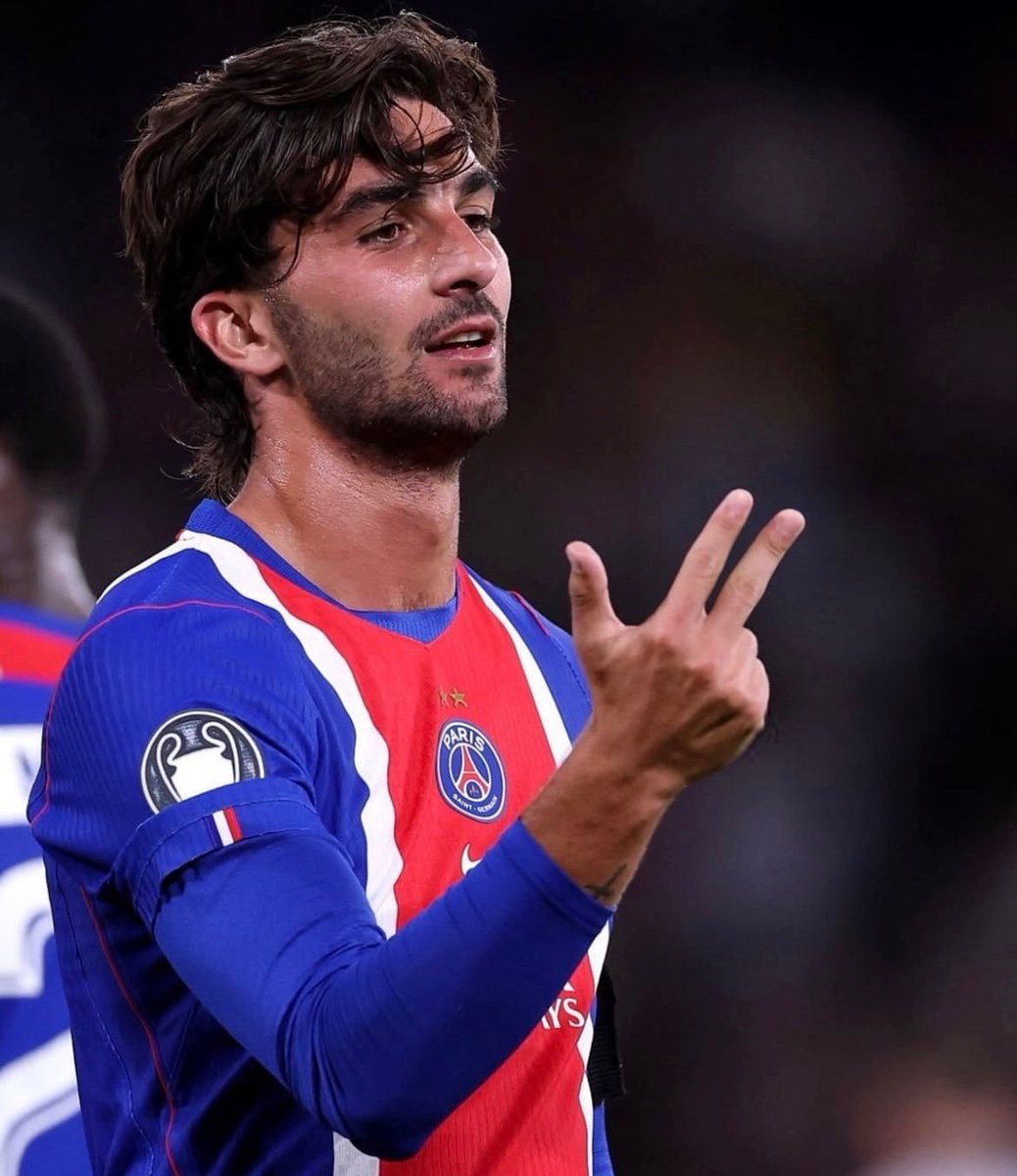 father PSG jersey moment