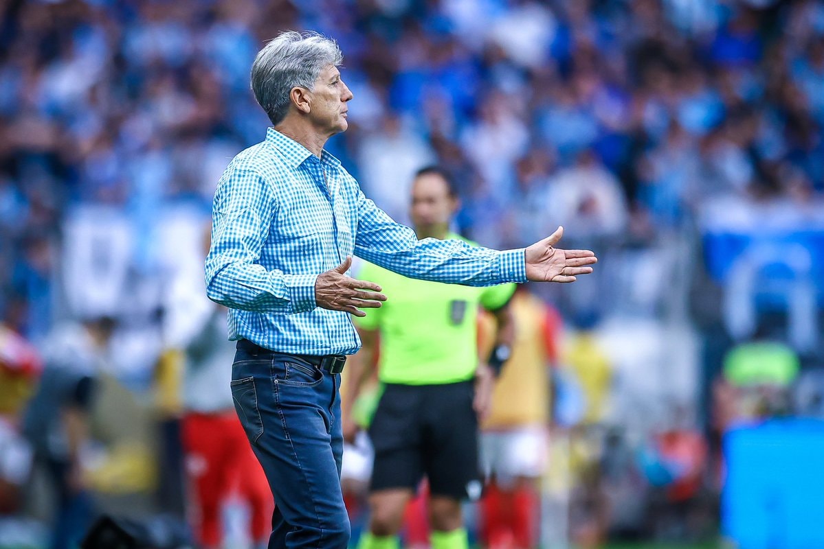 Grêmio coach intense moment
