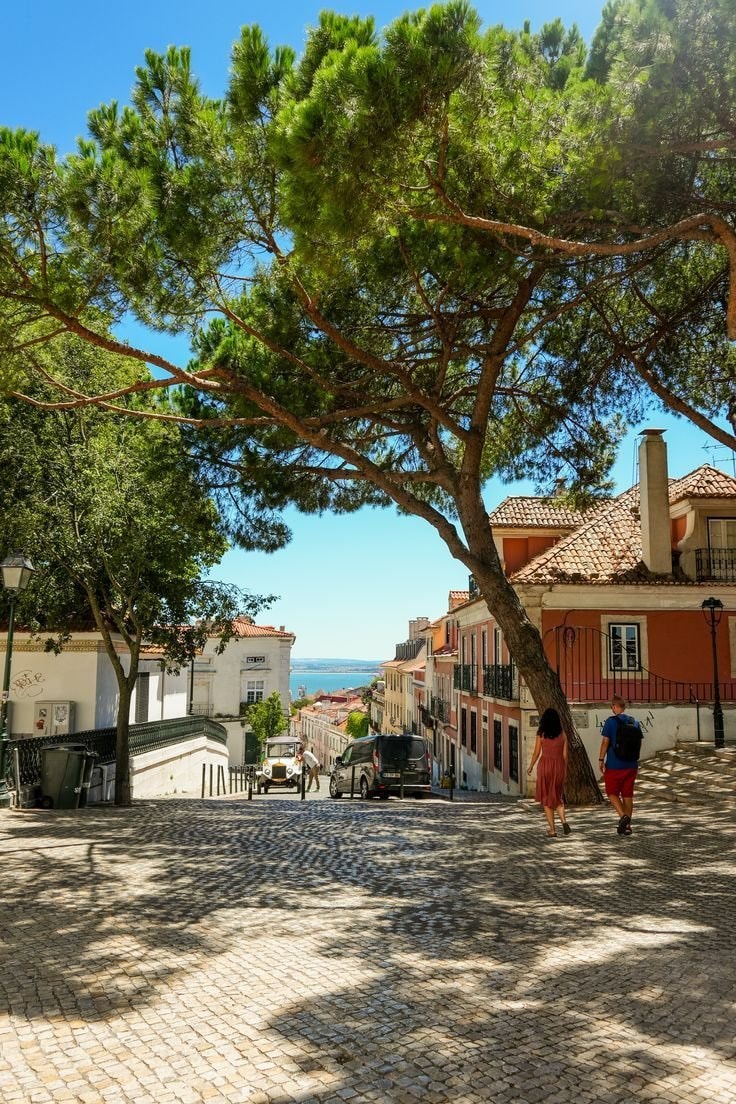Lisbon Portugal streets (photo 1 of 2)