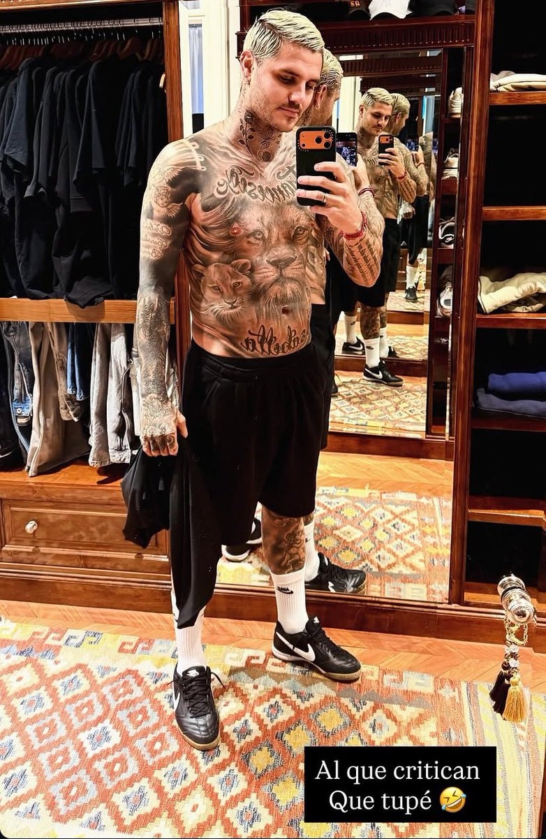 Mauro Icardi mirror selfie (photo 2 of 2)
