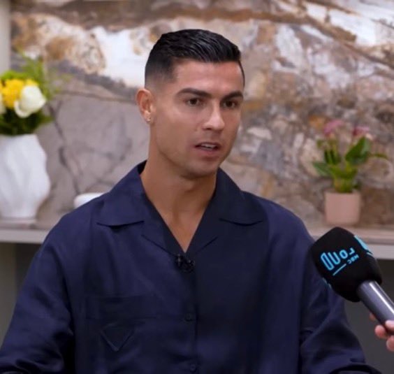 Ronaldo on Bruno Fernandes protecting him (photo 1 of 2)