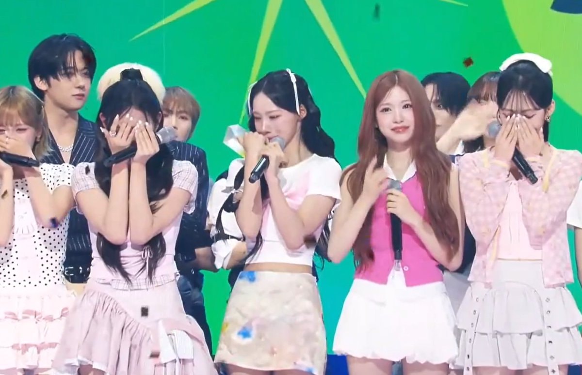 RESCENE first win Pretty Girl The Show (photo 2 of 2)