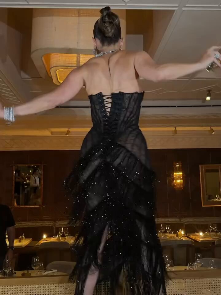 Jennifer Lopez dancing in Paris