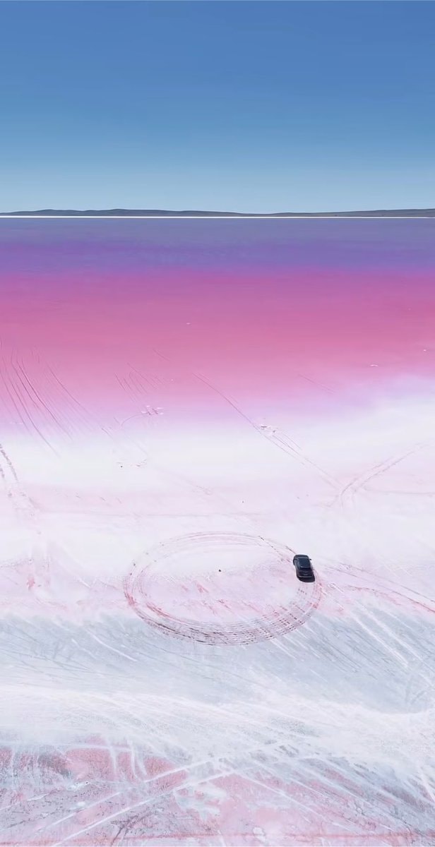 Pink salt lake in Ankara Turkey (photo 4 of 4)