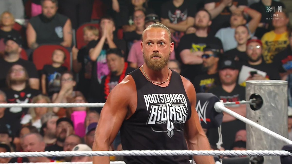 Big Cass returns attacks Je'Von Evans WWE RAW (photo 2 of 3)