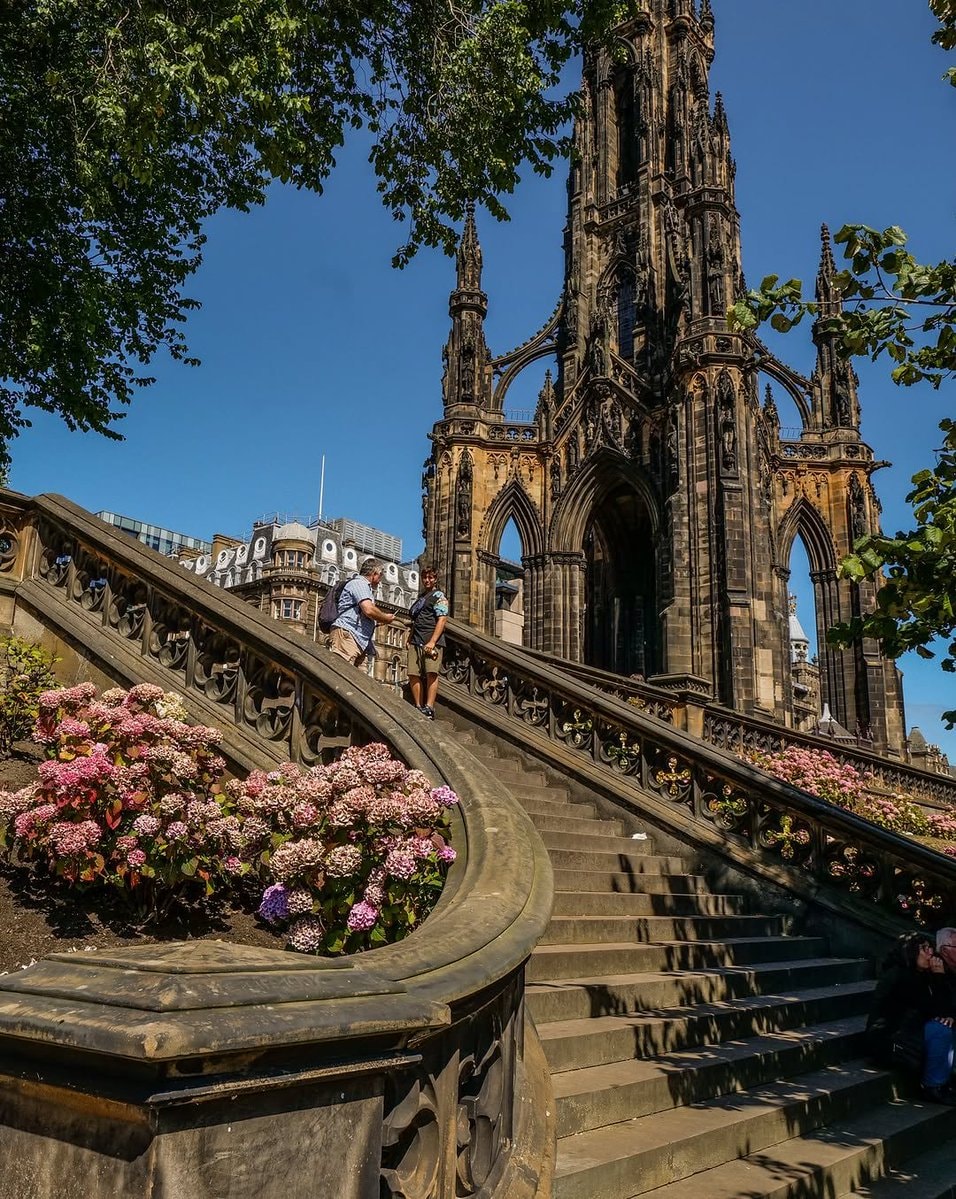 Edinburgh Scotland staircase hydrangeas