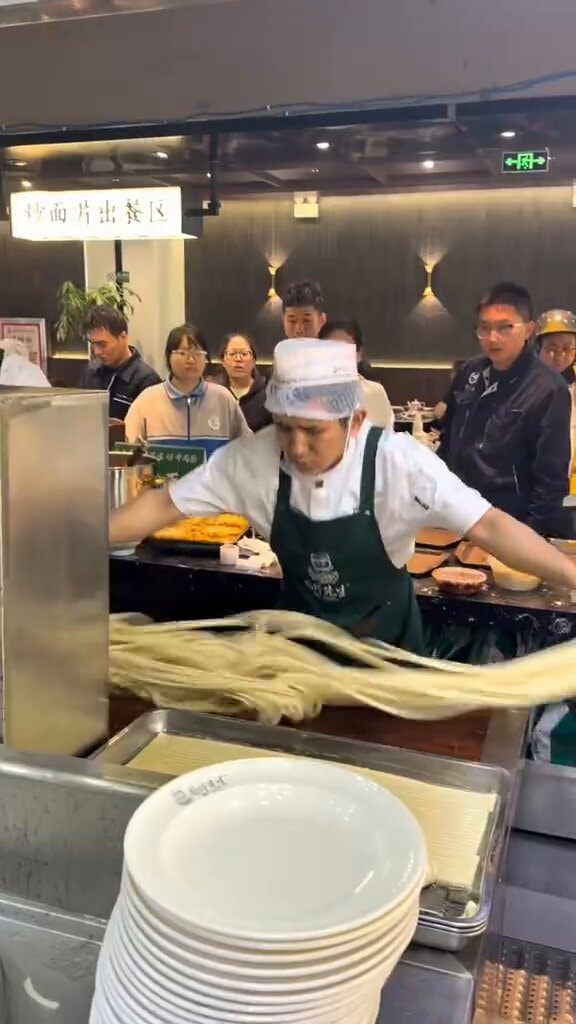 Handmade Chinese noodles still winning Handmade Chinese noodles still winning