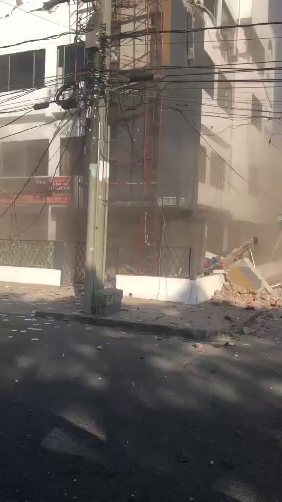 Colombia tremor evacuations Medellín Bogotá Cali