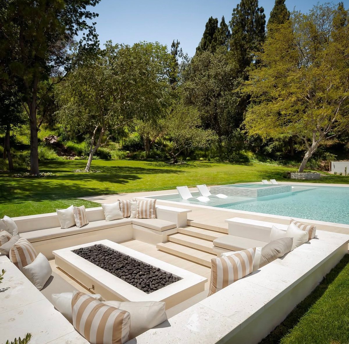 Hidden Hills California luxury home (photo 4 of 4)