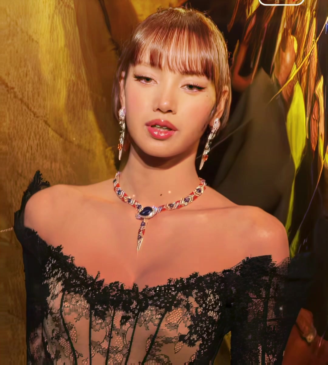 Lisa at BVLGARI Serpenti Infinito Exhibit NYC