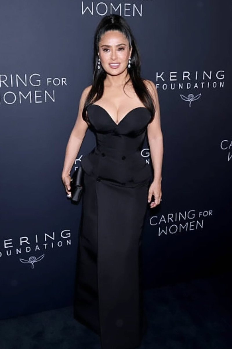 Salma Hayek at 59 (photo 2 of 4)