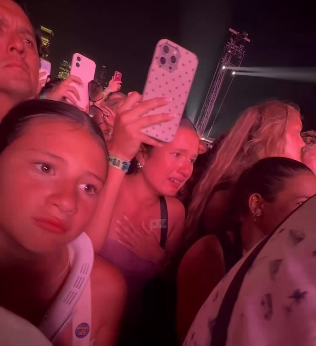 Father emotional at Olivia Rodrigo concert 🥹