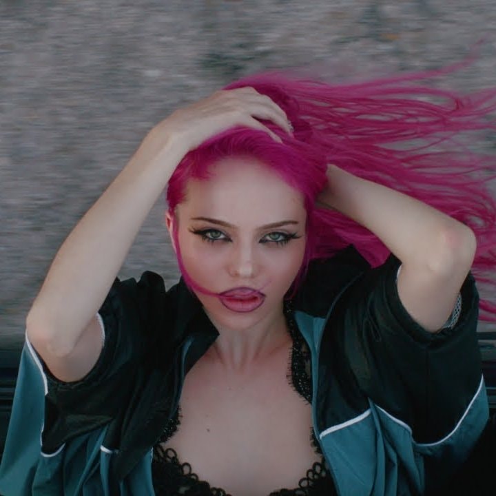 ADÉLA Ain't In LA million sales (photo 2 of 2)