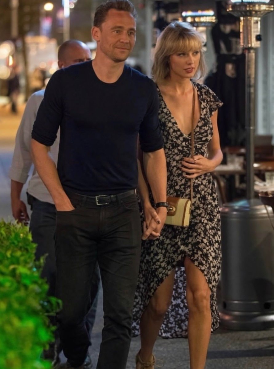 Taylor Swift and Tom Hiddleston timeline (photo 2 of 2) Taylor Swift and Tom Hiddleston timeline (photo 2 of 2)