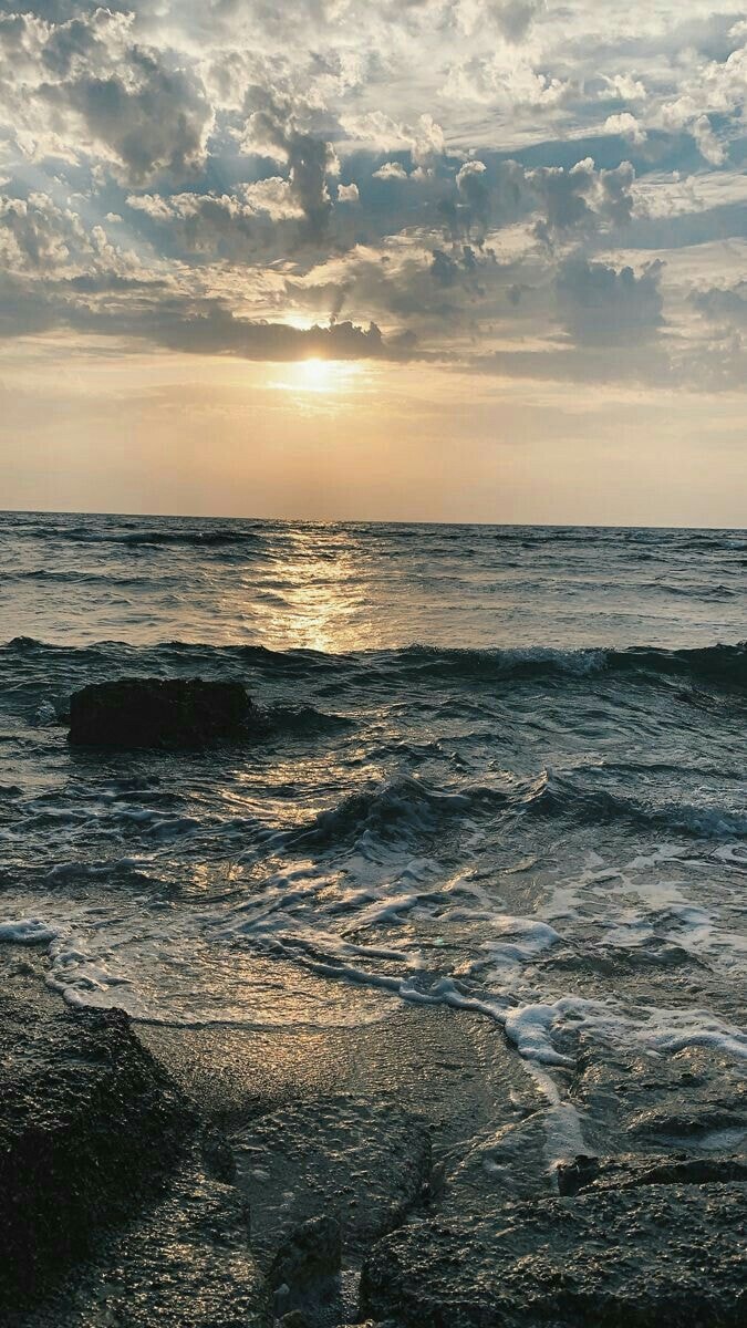 Ocean waves (photo 2 of 2)