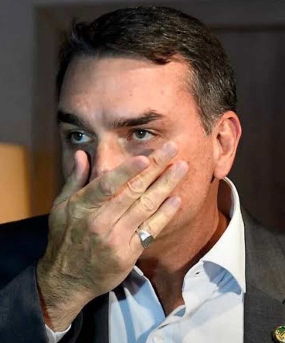 Flávio Bolsonaro passport seized (photo 1 of 2)