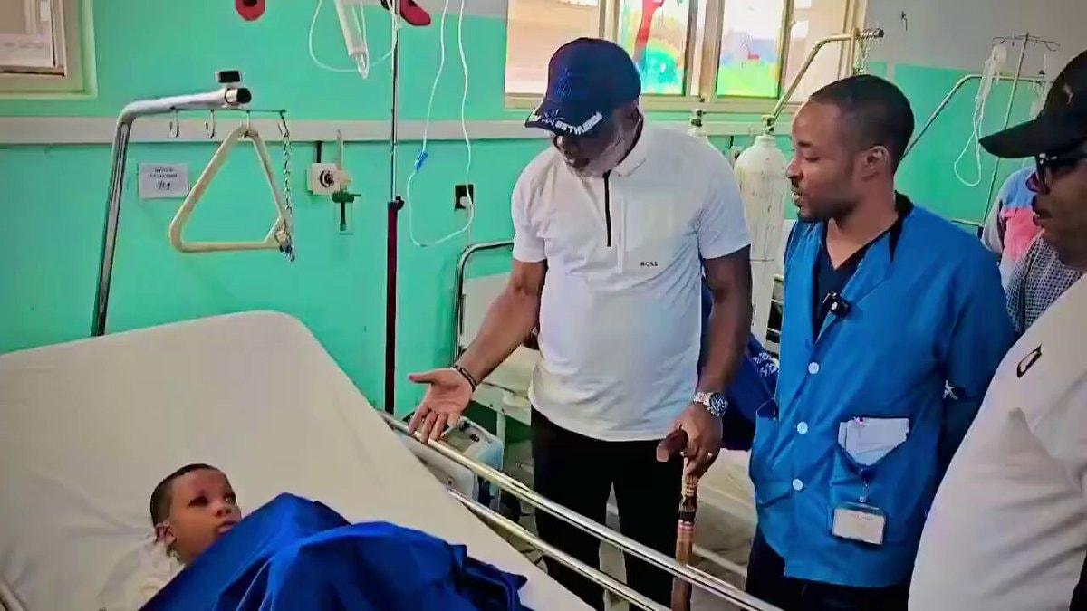 Corneille Nangaa and Bertrand Bisimwa visit fire victims in Bukavu