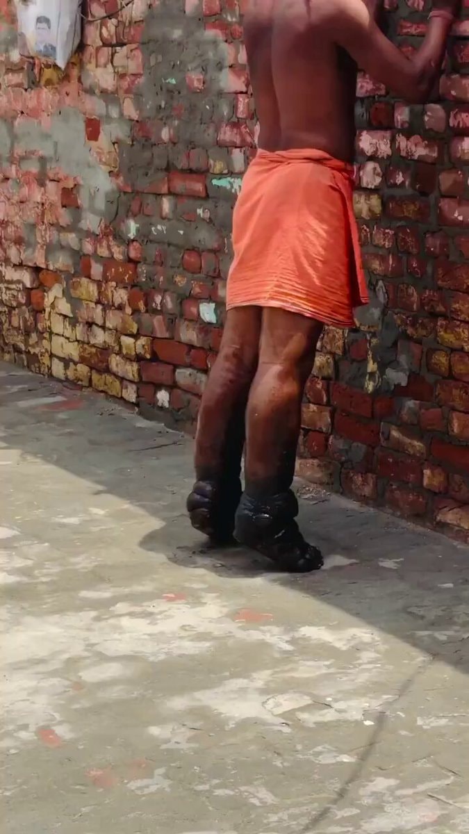 Indian guru standing 12 years for Shiva