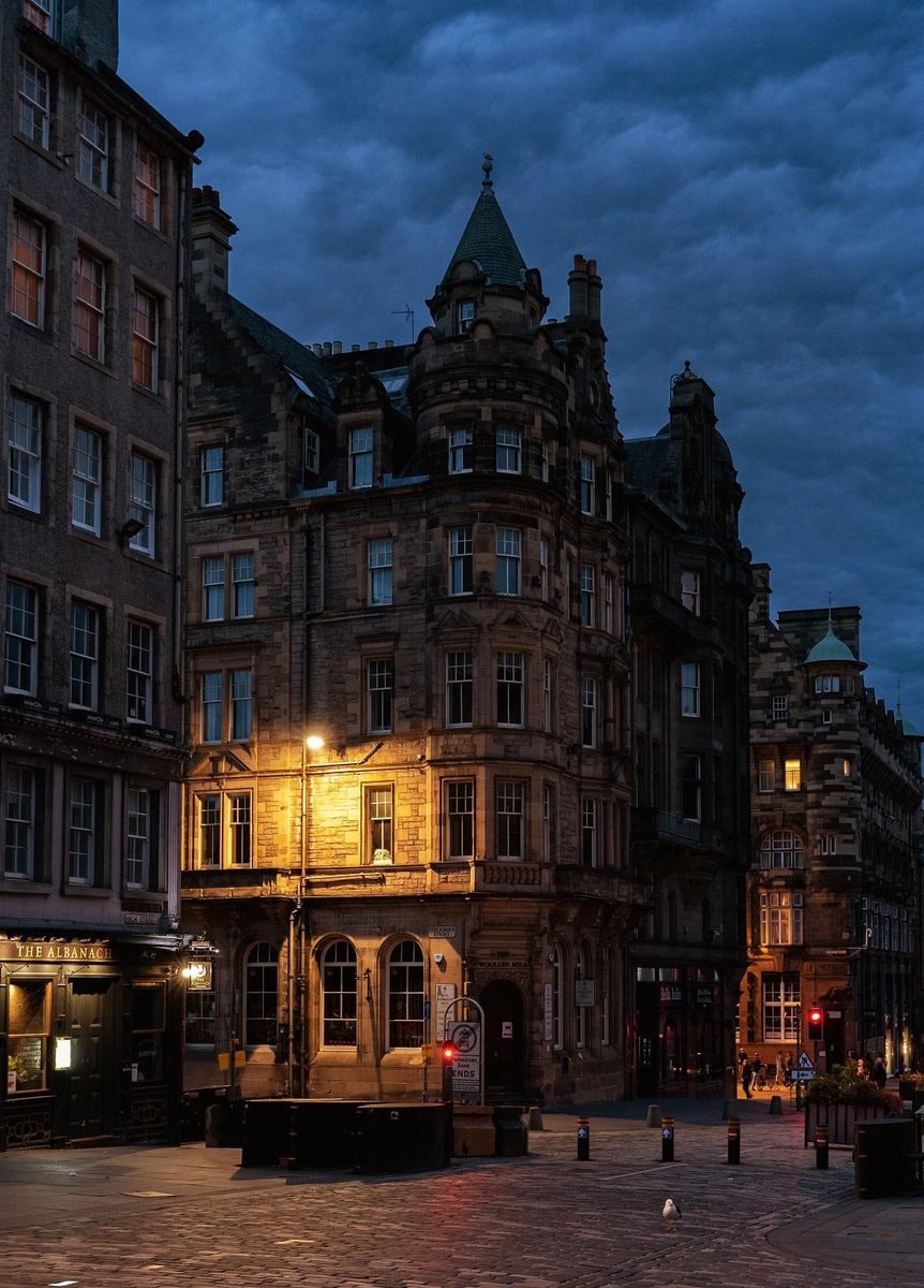Edinburgh Scotland Night (photo 3 of 4)