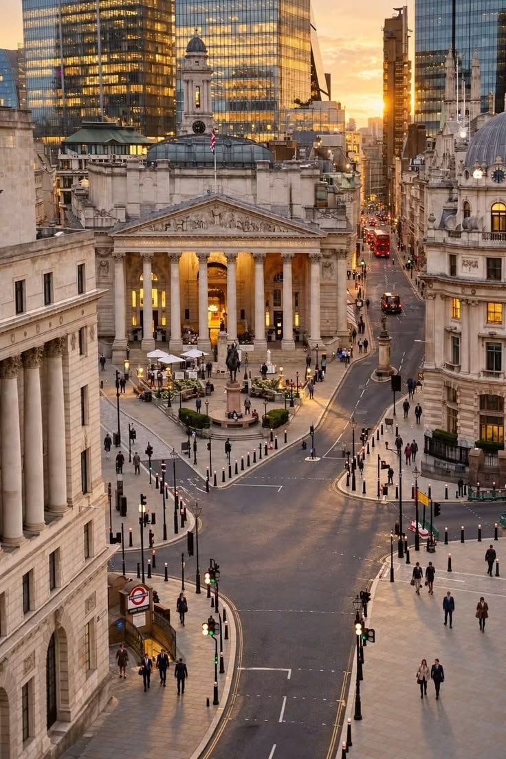 London England street scene (photo 2 of 2)