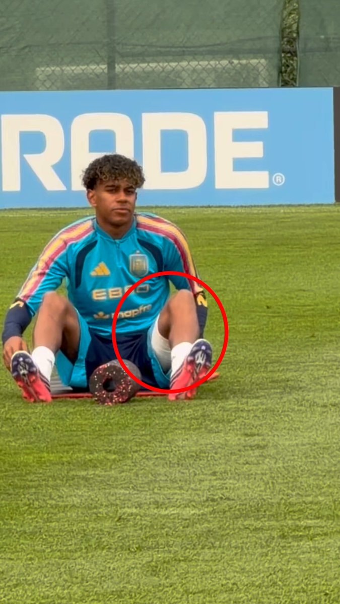 Lamine Yamal bandage Spain training