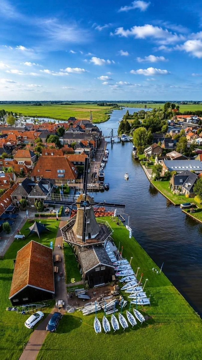 Woudsend Netherlands village view