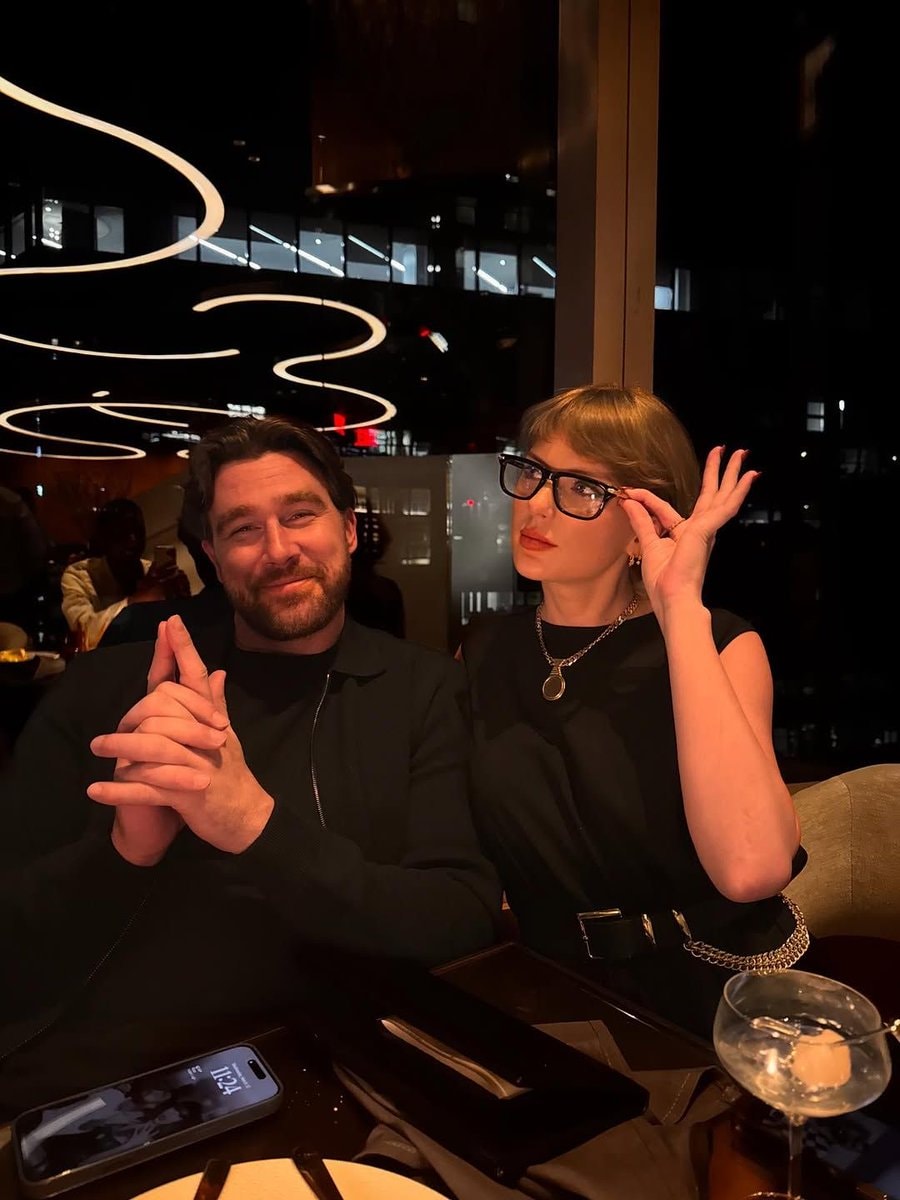 Taylor Swift and Travis Kelce donate to Dolly Parton's Imagination Library (photo 2 of 2)
