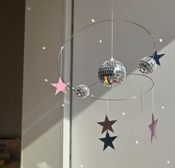 Gold star balloons (photo 3 of 4)