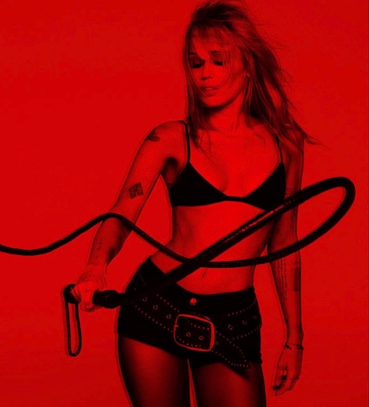 Miley Cyrus Bass Persuades promo (photo 2 of 2)