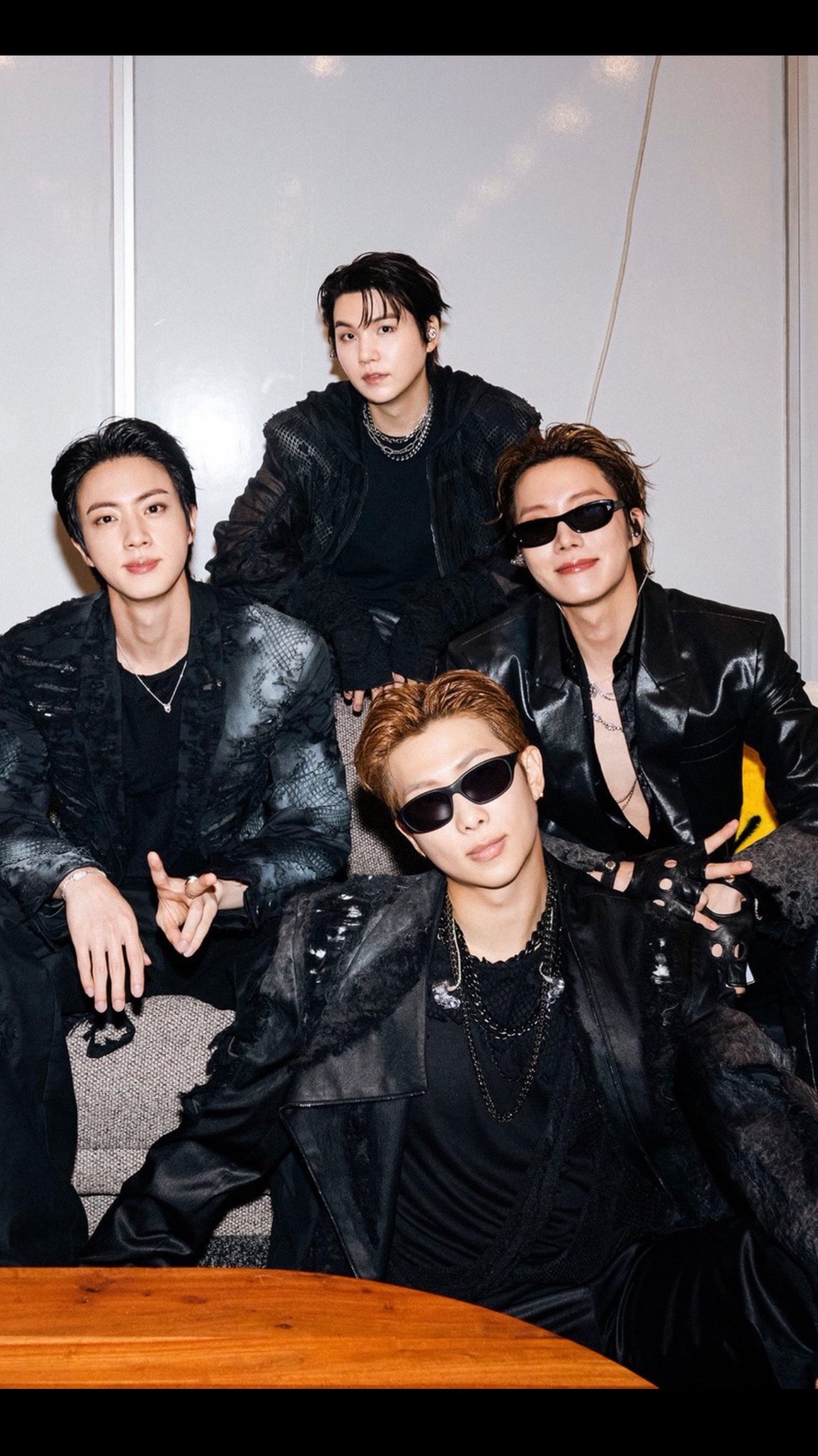 BTS maknaes vs hyungs (photo 2 of 2)