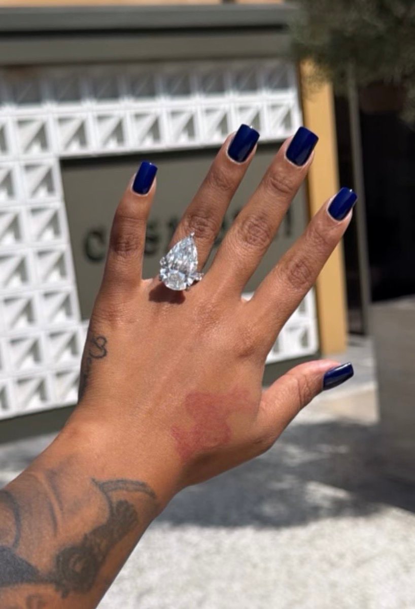 Ari Fletcher engagement ring