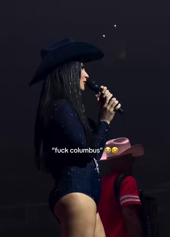 Kacey Musgraves concert moment