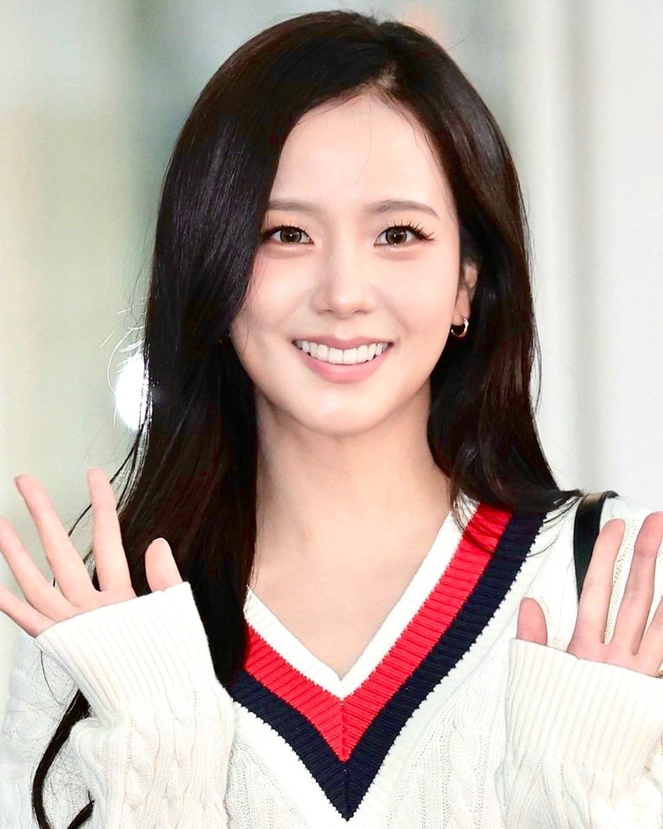 JISOO Incheon Airport New York (photo 2 of 2)